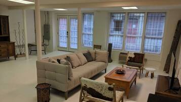 Televisión de pantalla plana y servicios de streaming