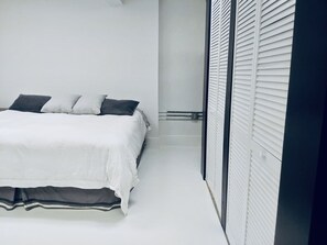 Room - City Vibe Loft (Asheville)