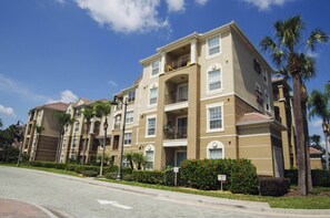 Exterior - Spacious and Lovely 3BD Unit With Balcony, Close to the Convention Center #3vc309 (Orlando)
