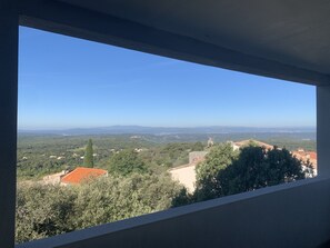 Interior - Le belvédère de Manon, its view, its calm, its charm. (Saint-Julien)
