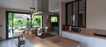 Contemporary house with private pool between lake and mountains - Wifi