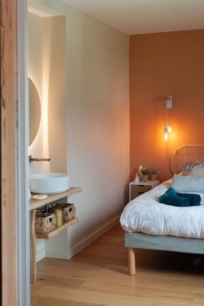 4 bedrooms, iron/ironing board, travel cot, free WiFi