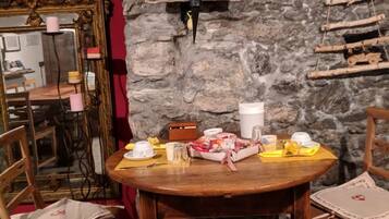 Gratis frukost med lokala rÀtter varje dag