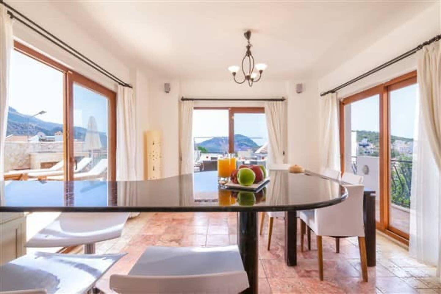 Oven, stovetop, dishwasher, cookware/dishes/utensils