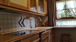 Apartment, 2 Bedrooms | Private kitchen