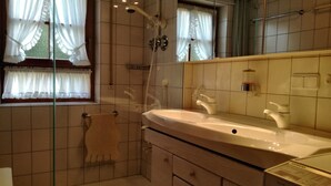 Apartment, 2 Bedrooms | Bathroom