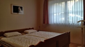 Apartment, 2 Bedrooms | 2 bedrooms, down comforters, individually decorated - FeWo Allgäuglück (Oberstaufen)