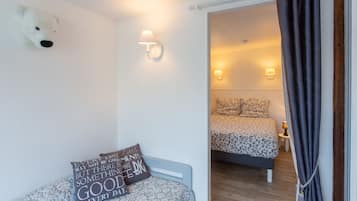 Suite (Ardoise) | 2 bedrooms, individually decorated, individually furnished