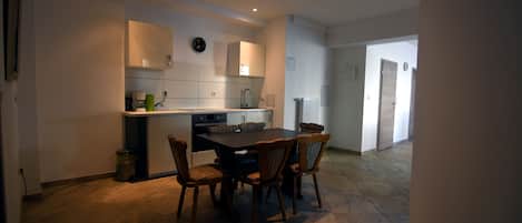 Deluxe Condo | In-room dining