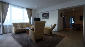 Deluxe Condo | Living area
