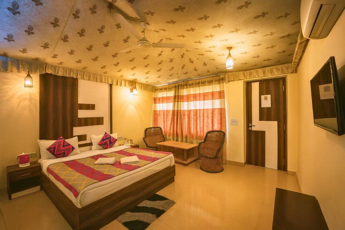 Premium Deluxe Cottage | Két bảo mật tại phòng, bàn, khu vực làm việc phù hợp cho laptop