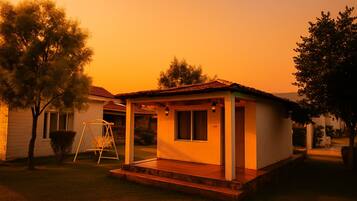 Deluxe Cottage | In-room safe