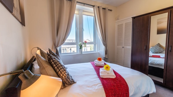 2 bedrooms, soundproofing, iron/ironing board, free WiFi - Mycosyapartment 47 (Paisley)