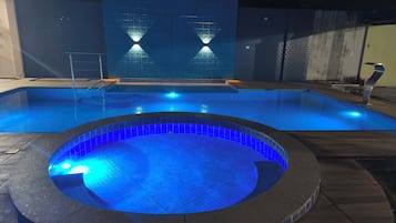 Piscine extérieure, piscine chauffée