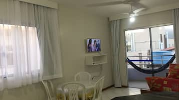 Apartamento família | Opções para refeição no quarto