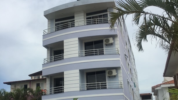 A multi-story building with balconies and air conditioning units. - KASATO MARU RESIDENCE (Florianópolis)