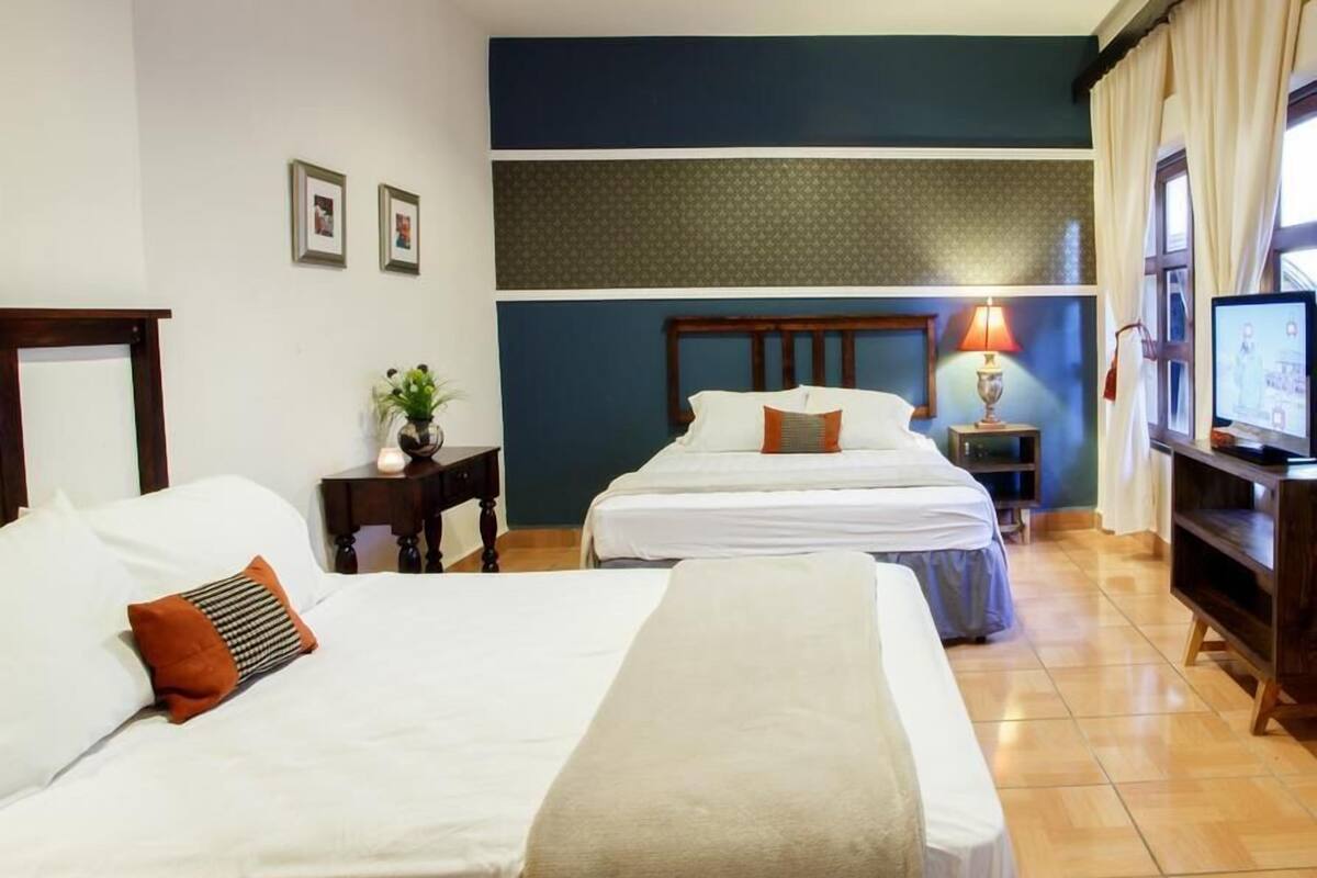 Double Room, 2 Double Beds | WiFi (free), bed sheets