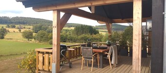 Lyxig lodge nära Winterberg med badtunna med en vacker utsikt