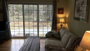 Una Smart TV, un reproductor de DVD