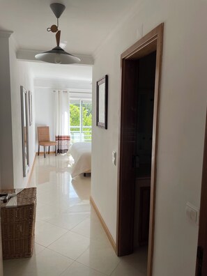 2 chambres, fer et planche à repasser, lit parapluie, Wi-Fi gratuit