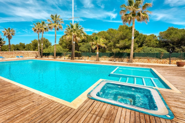 Piscine extérieure