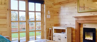 1 bedroom accommodation in Llanwnda, near Goodwick