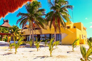 Exterior - Maax Cay Luxury Ocean Front Villa (Chicxulub Pueblo)