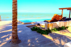 Sundeck - Maax Cay Luxury Ocean Front Villa (Chicxulub Pueblo)