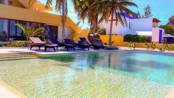 Kolam renang outdoor