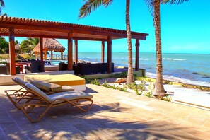 Sundeck - Maax Cay Luxury Ocean Front Villa (Chicxulub Pueblo)