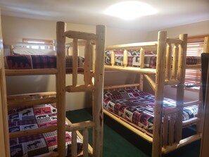 4 bedrooms, iron/ironing board, free WiFi, bed sheets