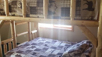 4 bedrooms, iron/ironing board, free WiFi, bed sheets