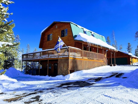 Exterior. Granby Lake - Jacuzzi, steam shower, pool table