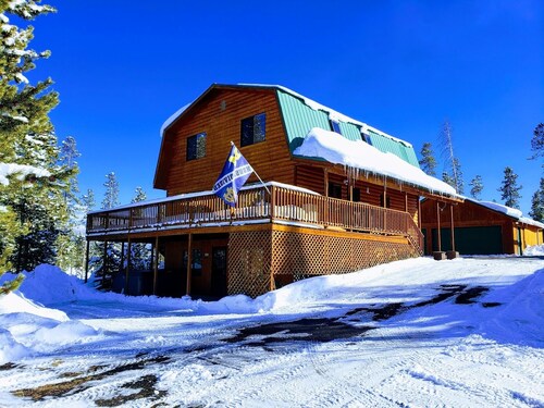 Granby Lake - Jacuzzi, steam shower, pool table