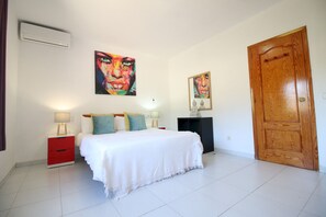 2 chambres, fer et planche à repasser, Wi-Fi gratuit, draps fournis