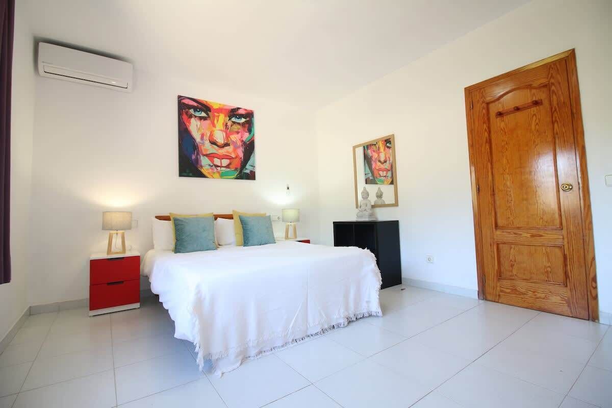 2 chambres, fer et planche à repasser, Wi-Fi gratuit, draps fournis