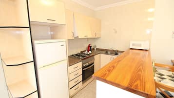Microwave, oven, coffee/tea maker, toaster