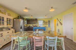 Dining - Bird’s Up Retreat-Gulf Front Home at Shell Point Beach (Crawfordville)