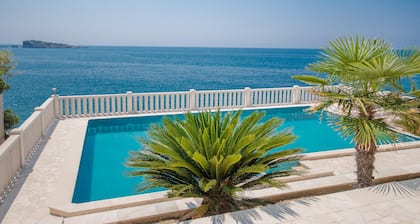 Villa Alena junto al mar con piscina