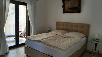 3 bedrooms, in-room safe, iron/ironing board, free WiFi