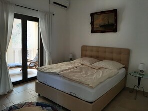 3 bedrooms, in-room safe, iron/ironing board, free WiFi