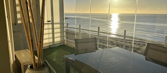 BEACHFRONT APARTMENT IN FUENGIROLA