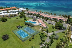 Sport court - Beachfront, Oceanfront Beautiful Remodeled condo on Sugar Beach (Christiansted)