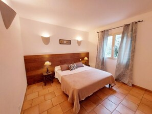 2 bedrooms, iron/ironing board, travel cot, free WiFi - Apartments in Residence with swimming pool (Sainte-Lucie de Porto-Vecchio)