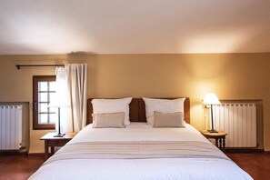 7 quartos, ferros/tábuas de passar roupa, berços, Wi-Fi de cortesia