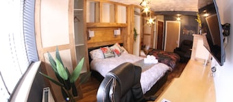 College Street Abode - Guest House