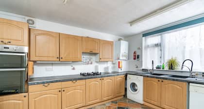 College Street Abode - Guest House