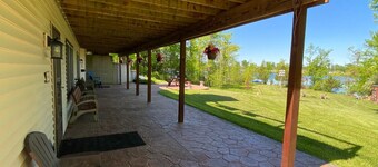 Hidden Charm Suites - Peaceful Suite Lake Retreat