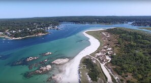 On the beach, sun loungers, beach towels - Clean Waterfront Classic Cottage with Private Beach (Gloucester)