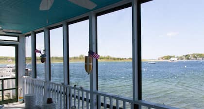 Clean Waterfront Classic Cottage with Private Beach
